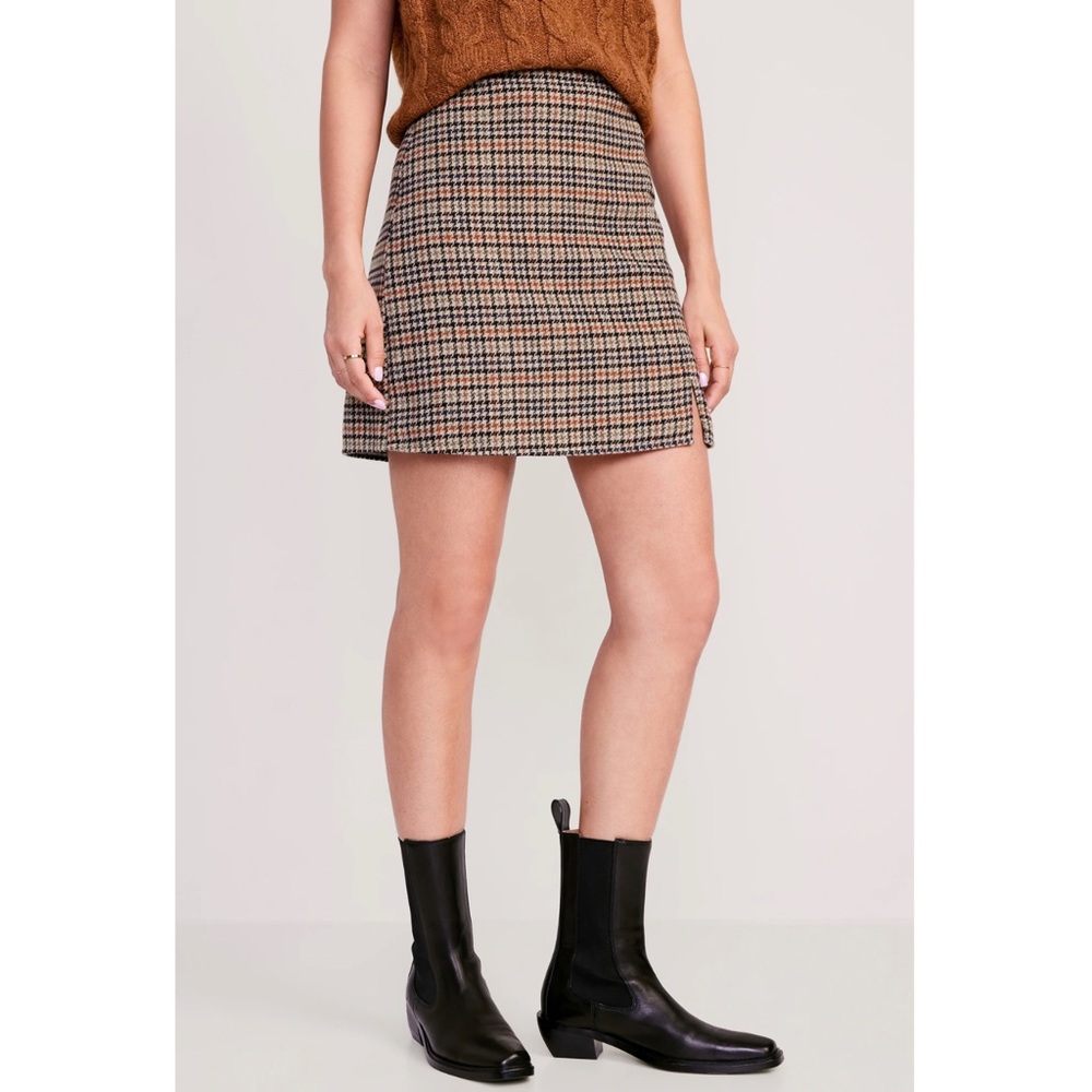 NWT High-waisted mini skirt in brown plaid